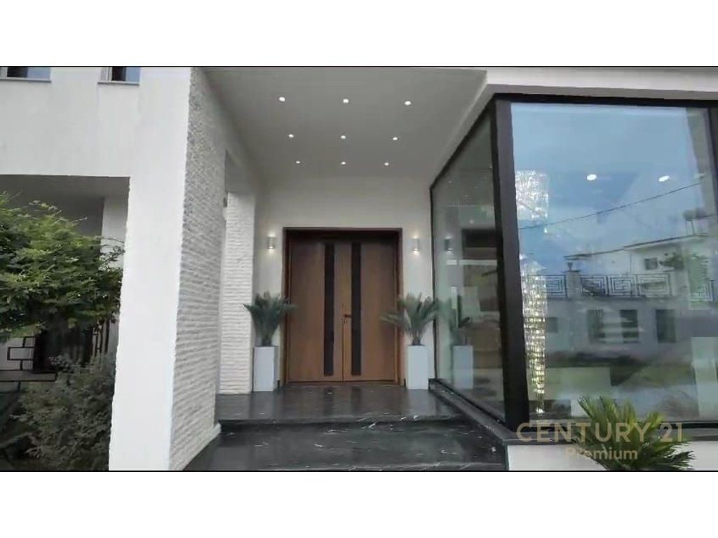 Jepet me qira – Vilë luksoze 3-katëshe, Liqeni i Paskuqanit!!