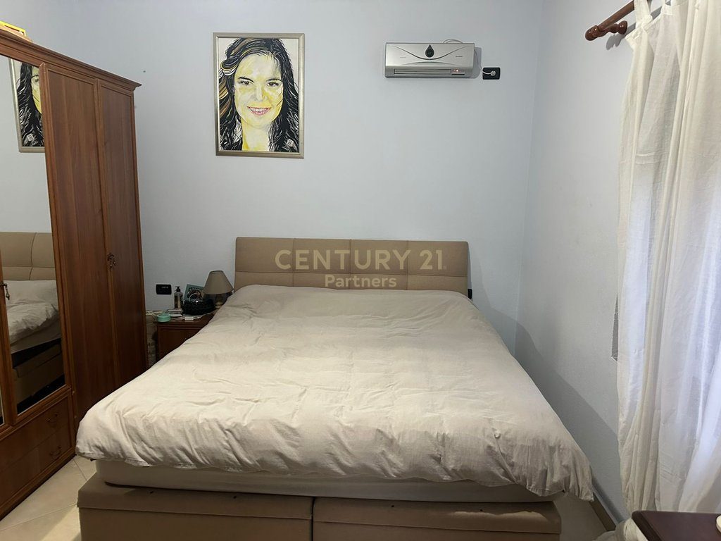 APARTAMENT 2+1+2 PËR QIRA NË RRUGËN GRAMOZ PASHKO