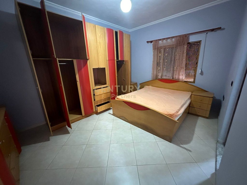 APARTAMENT 2+1+2 PËR QIRA NË RRUGËN GRAMOZ PASHKO