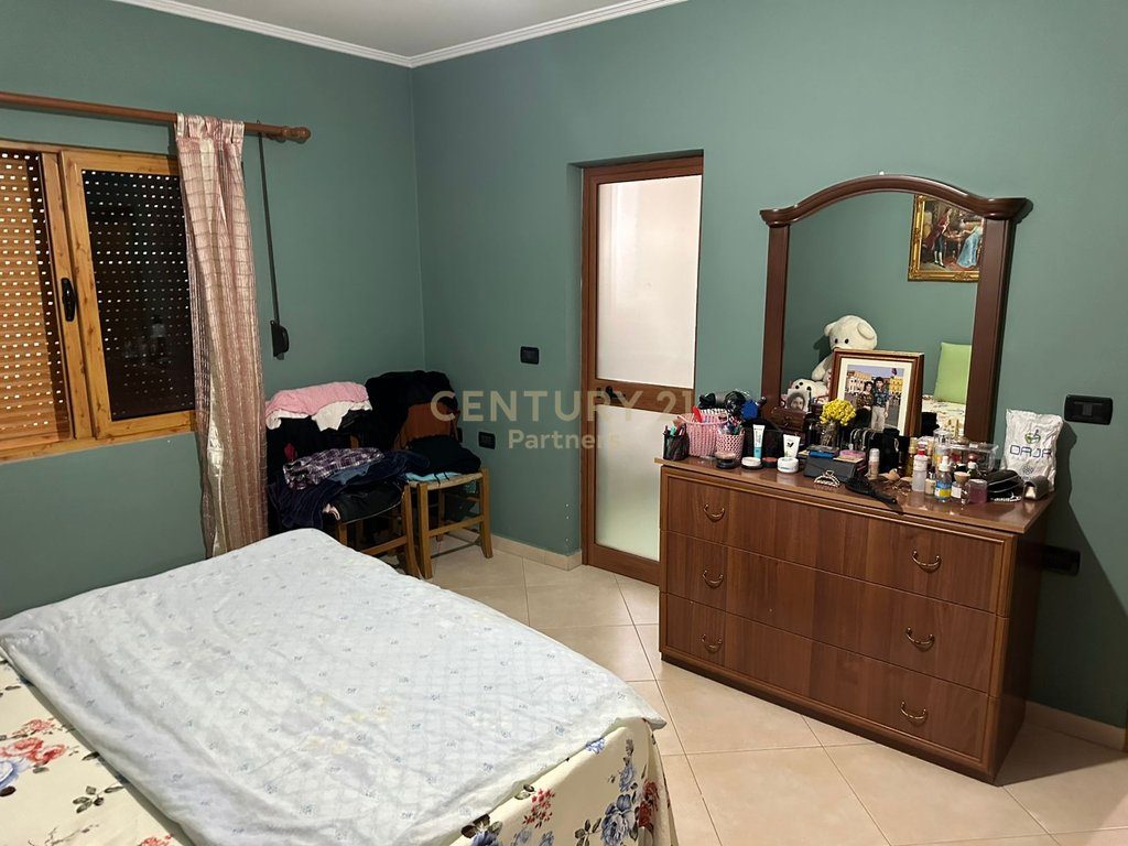 APARTAMENT 2+1+2 PËR QIRA NË RRUGËN GRAMOZ PASHKO