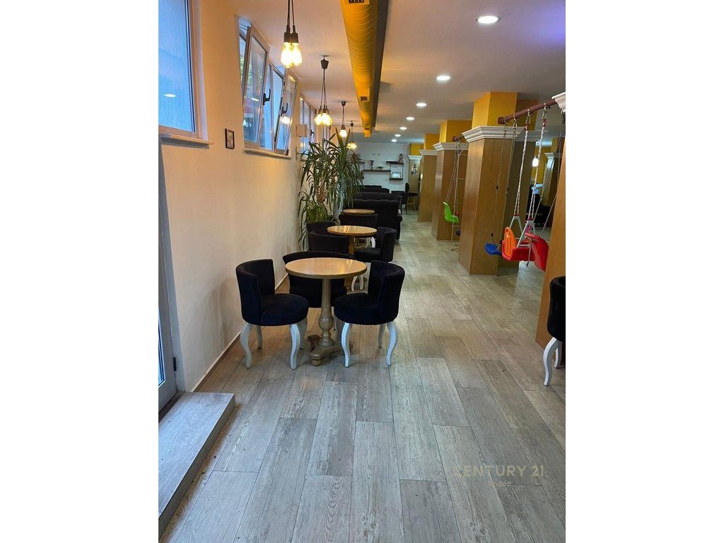 Shesim ambient komercial në zonën e Pazarit të Ri!!