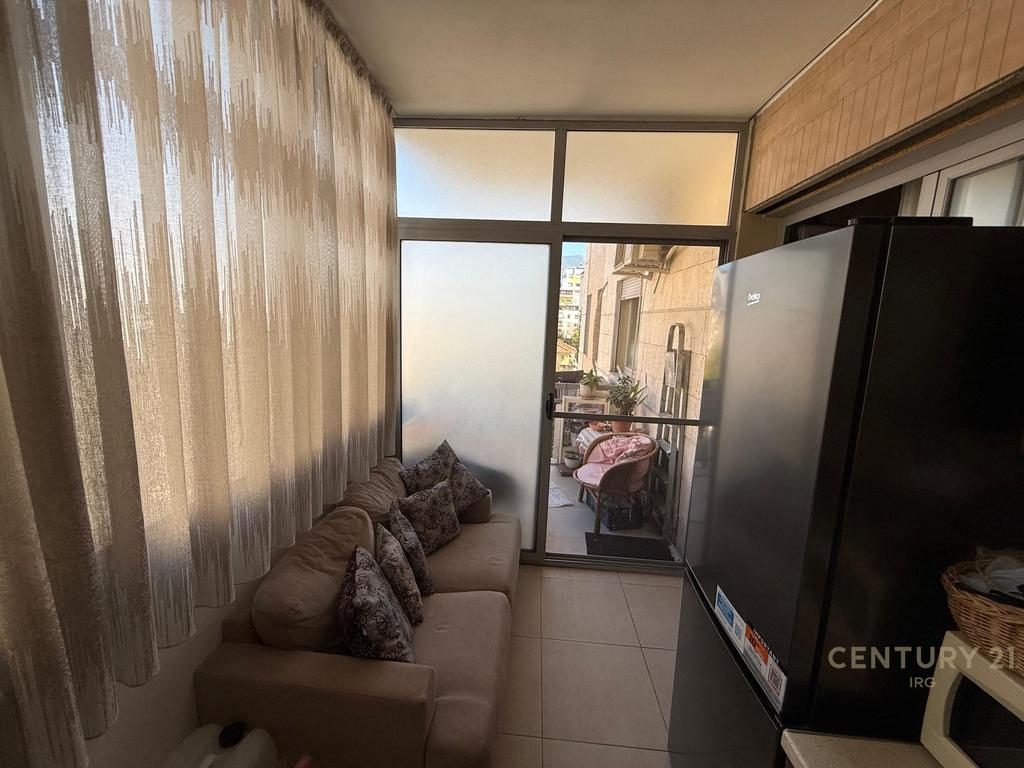 Apartament 2+1+2 prane Ministrise se Jashtme