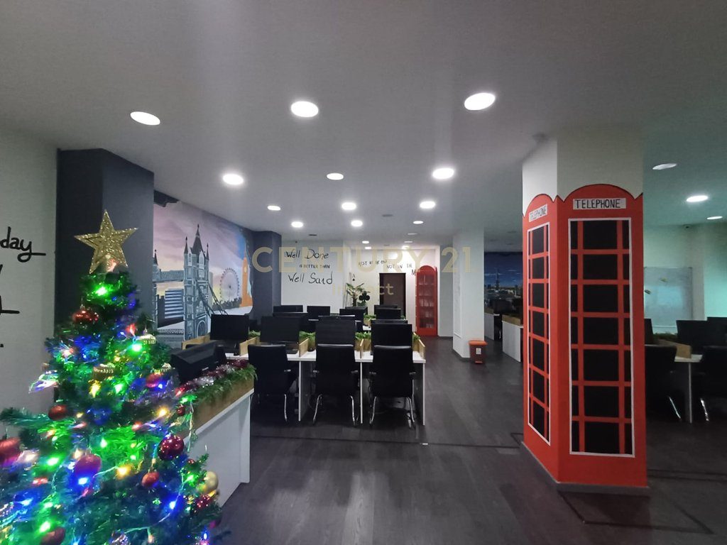 Ambient Komercial Për Shitje Tek Condor Center, Tiranë !