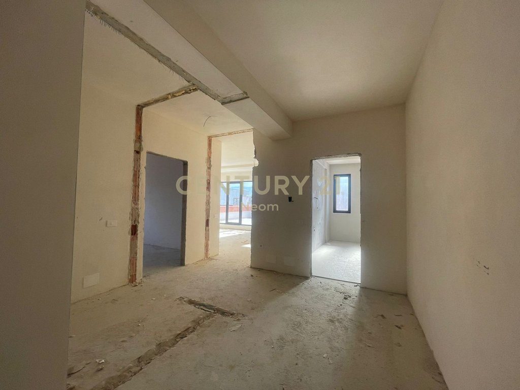SHITET APARTAMENT PENTHOUSE  2+1+VERANDE NE ASTIR TE URBAN GATE