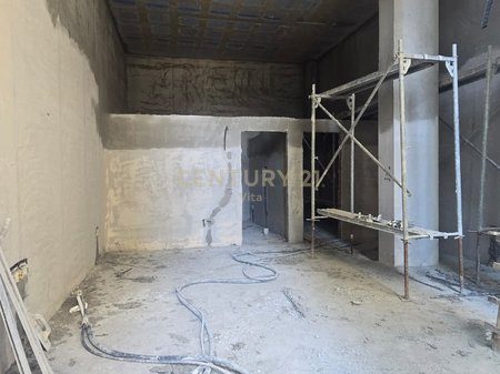 OKAZIONN !!!
Shitet Ambjent Komercial Ne Rrugen Viena- Golem, 195000€ | 114.4 m²