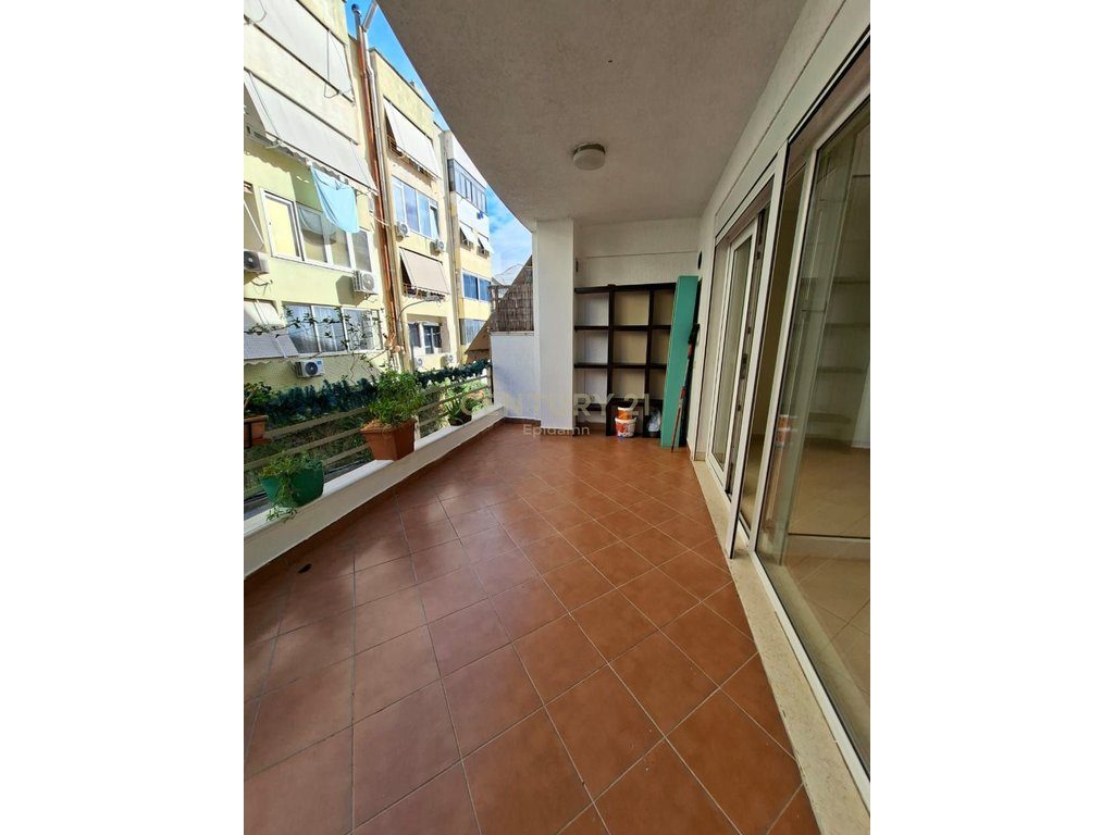 SHITET DUPLEX 3+1+2 ME VERANDE TE KODRA E DIELLIT !