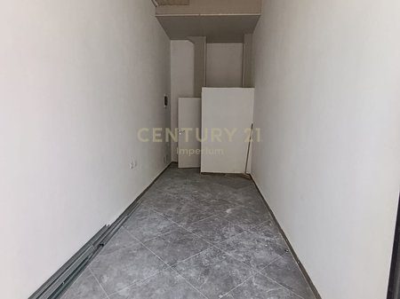 Jepet me qira ambjent komercial, prane Bulevardit te Ri, 15 Euro/m2!