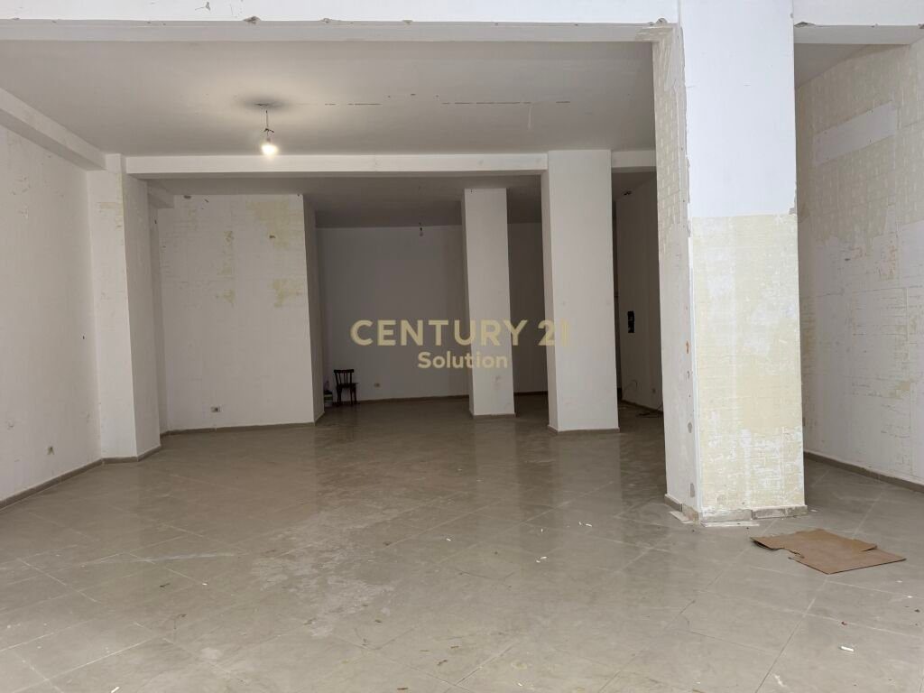 SHITET AMBIENT KOMERCIAL NE ASTIR PER VETEM 1850 /M2!!