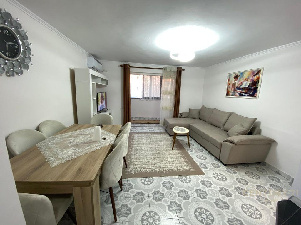 Apartament 2+1 per Qira ne Rrugen Ferit Xhajko ,!
