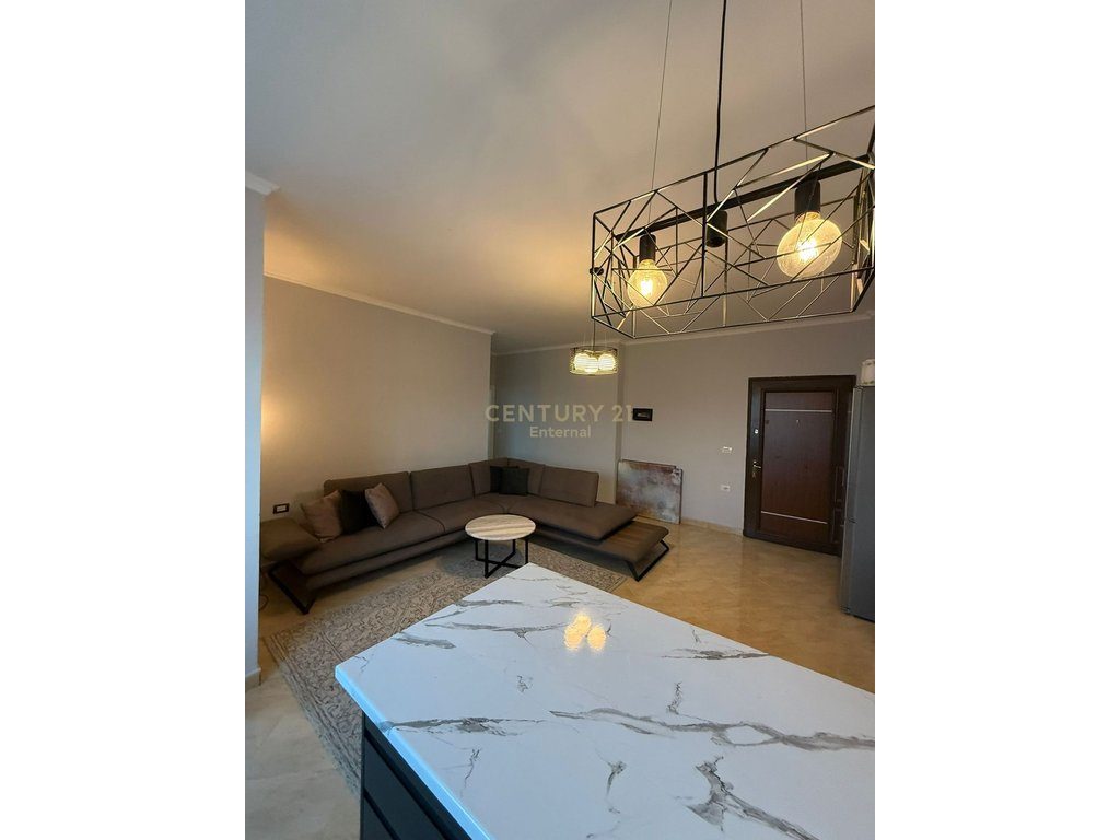 Shitet Apartament 1+1 ne Plazhin e Golemit
