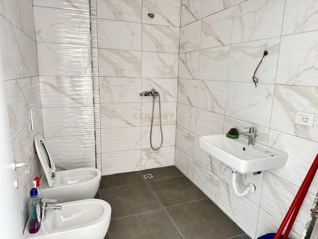 Jepen me Qira 1 Apartamente – Rruga Karl Gega, Tiranë Kompleksi LURA