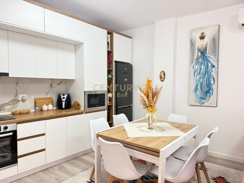 Shitet Apartament 1+1 Vije e Pare te Meteor, Golem !