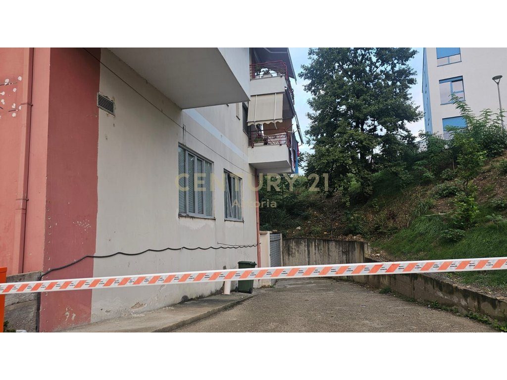 Shitet post parkimi prane Xhamise se Arte
