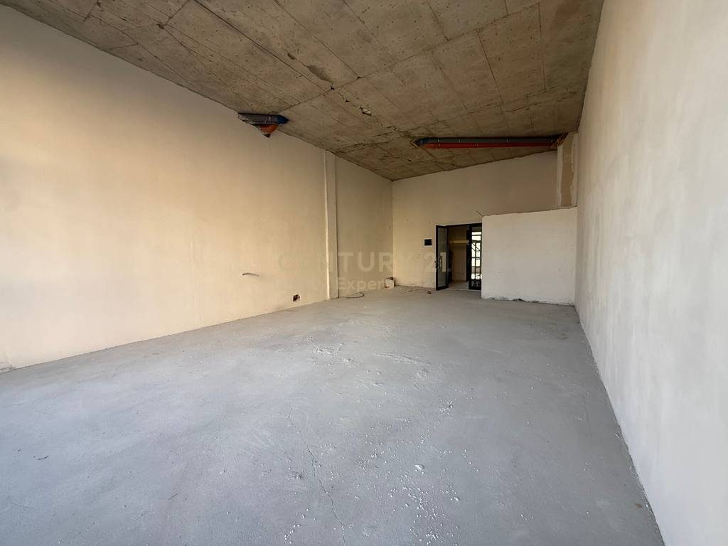JAPIM ME QIRA AMBIENT KOMERCIAL NE VASIL SHANTO - SPRING RESIDENCE!