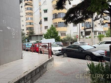Shitet ambjent kat 0 në Komunën e Parisit, Tiranë - 135000€ | 40 m²