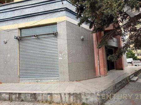Shitet ambjent kat 0 në Komunën e Parisit, Tiranë - 135000€ | 40 m²