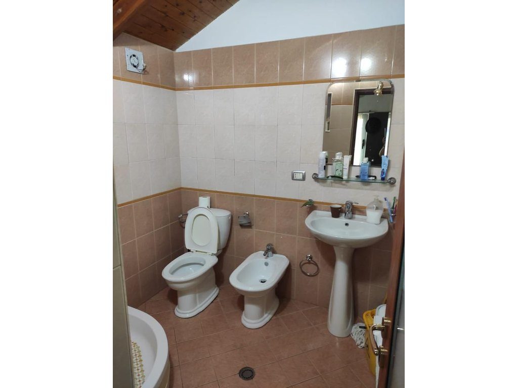 Ndertese në Shitje në Rrugen Arkitekt Kasemi, Tiranë