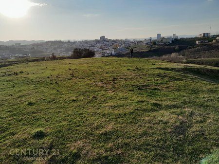SHITET TOKE 2500M2 NE FARKE AFER LIQENIT TE FARKES