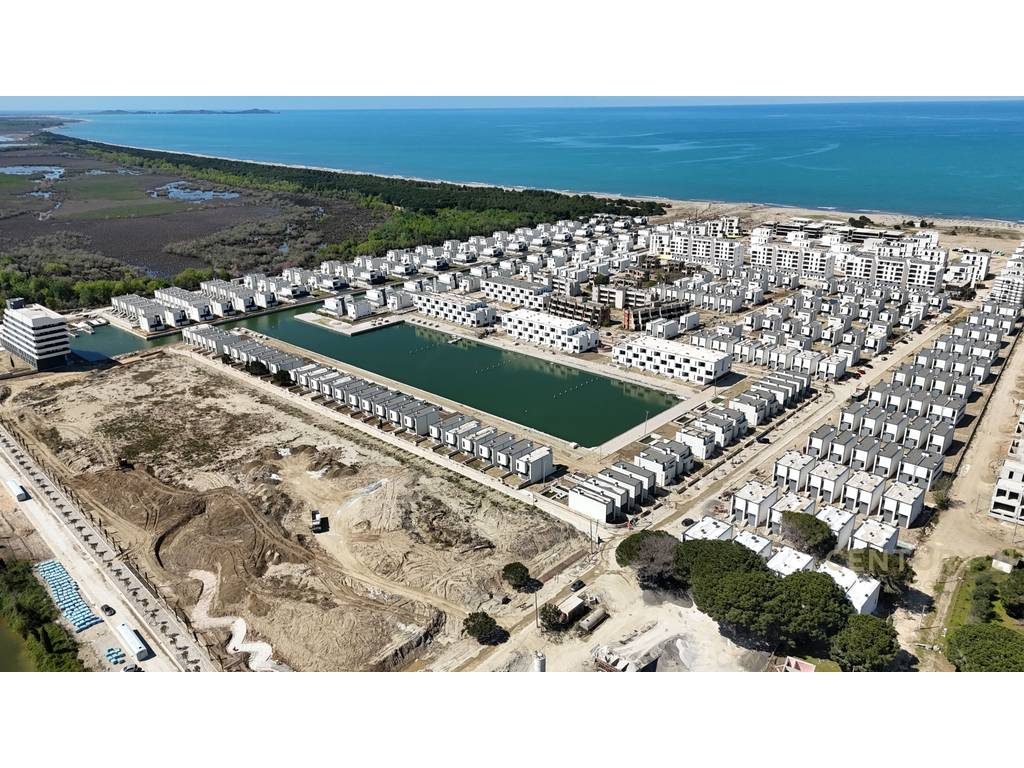 APARTAMENT 2+1+2 ME VERANDE TE TURQUOISE MARINA!