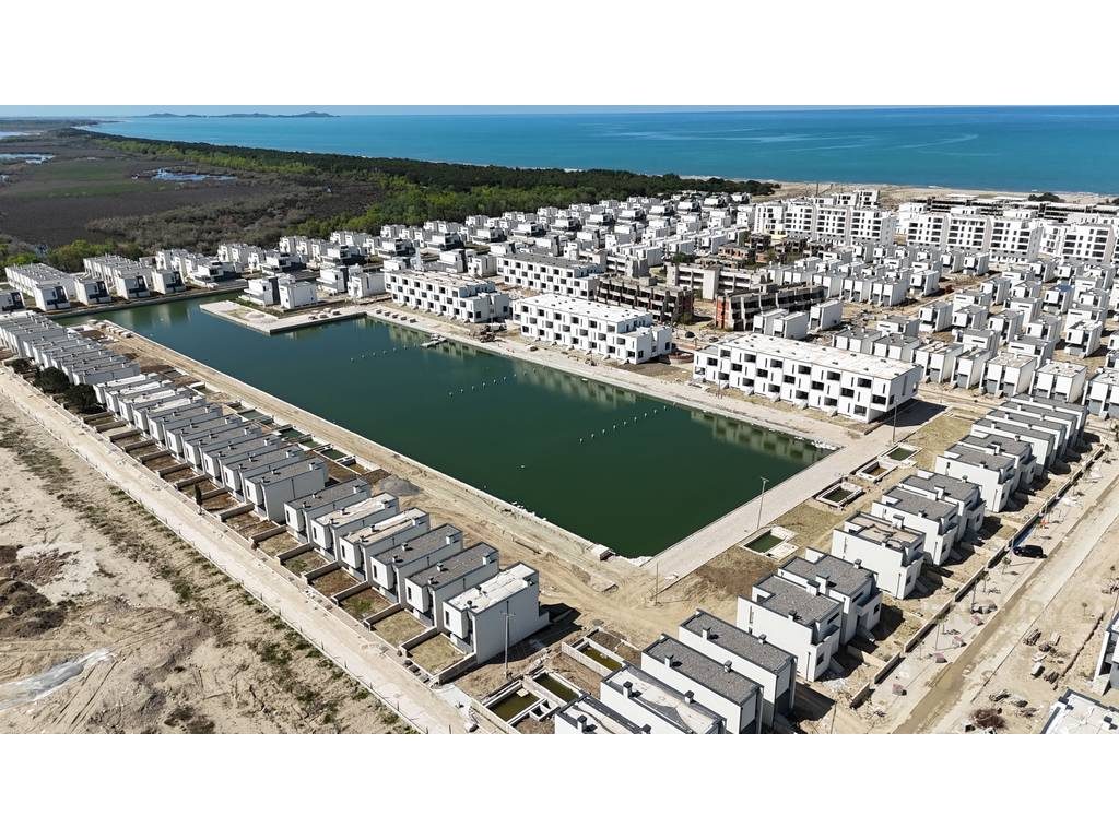 APARTAMENT 2+1+2 ME VERANDE TE TURQUOISE MARINA!