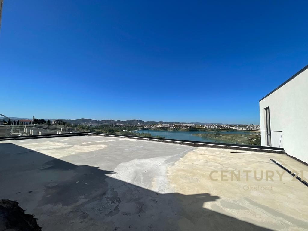 APARTAMENT PENTHOUSE  3+1+2 ME VERAND PER SHITJE TEK LIQENI I FARKES