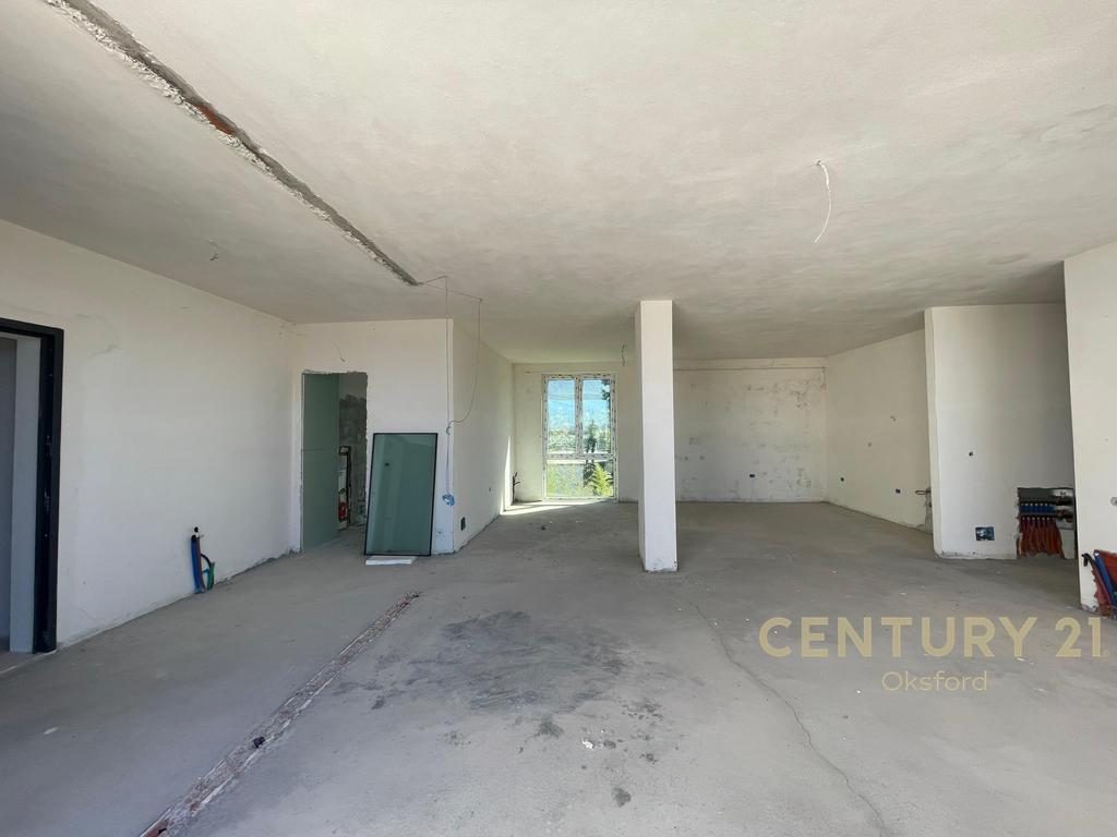APARTAMENT PENTHOUSE  3+1+2 ME VERAND PER SHITJE TEK LIQENI I FARKES