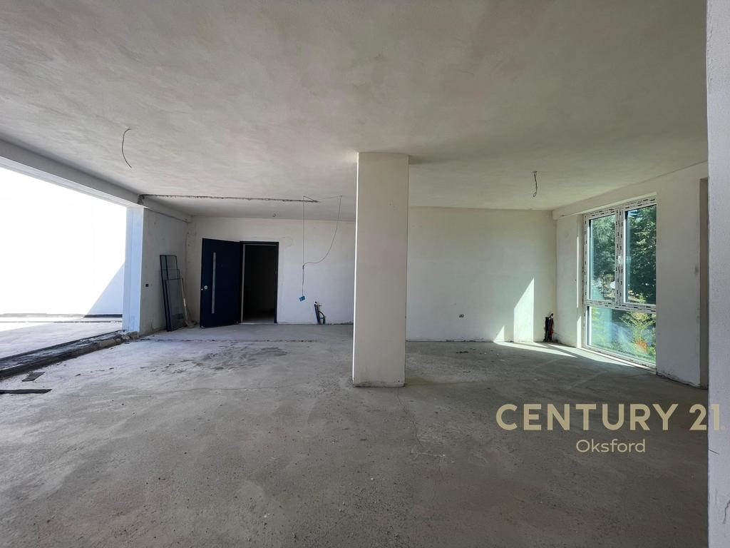 APARTAMENT PENTHOUSE  3+1+2 ME VERAND PER SHITJE TEK LIQENI I FARKES