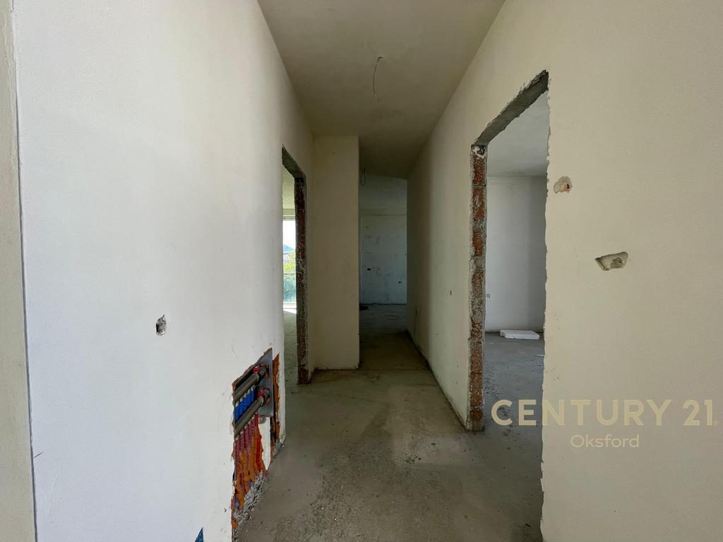 APARTAMENT PENTHOUSE  3+1+2 ME VERAND PER SHITJE TEK LIQENI I FARKES
