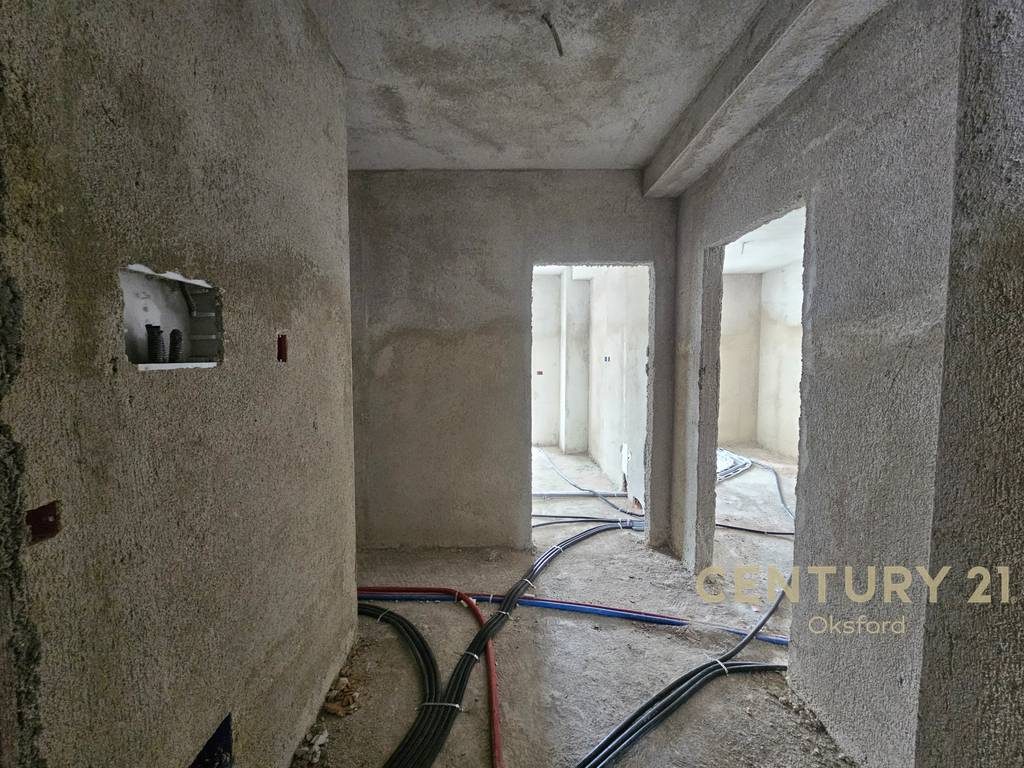 SHITET APARTAMENT 2+1 PLUS LAVANDERI TEK FUSHA E AVIACIONIT!