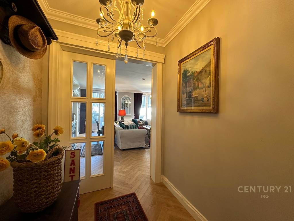Apartament 2+1+2 tek Stadiumi Air Albania!