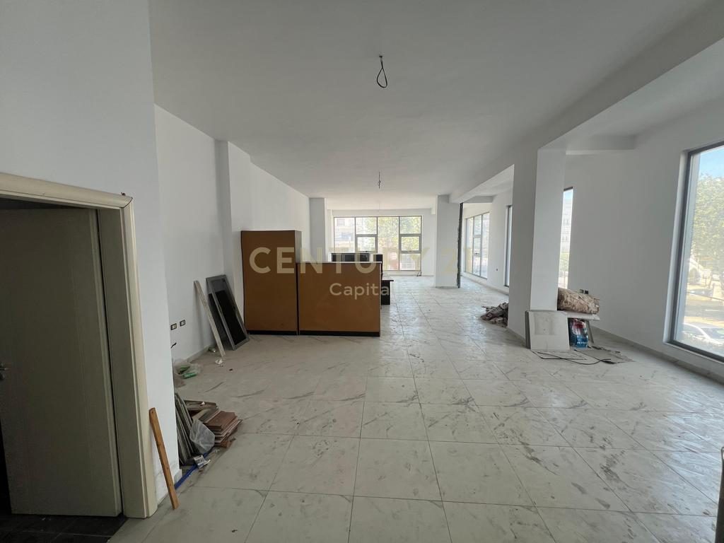 Ambient Komercial Me Qira në Kamez Qender, Tiranë | 130 m²