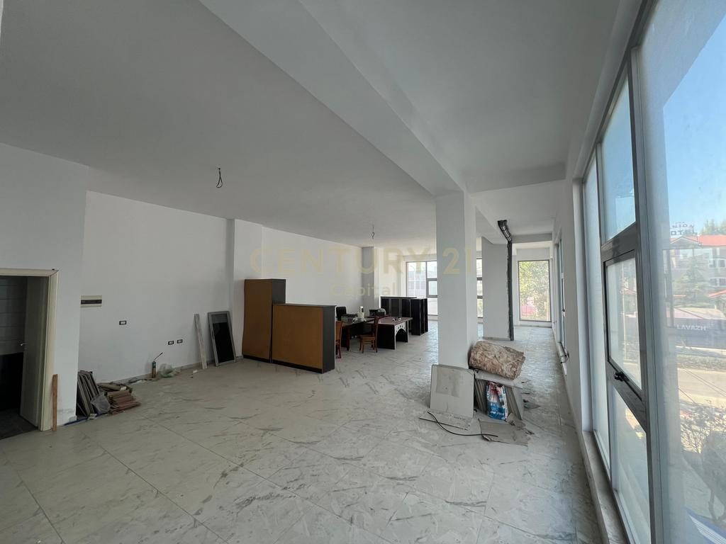 Ambient Komercial Me Qira në Kamez Qender, Tiranë | 130 m²
