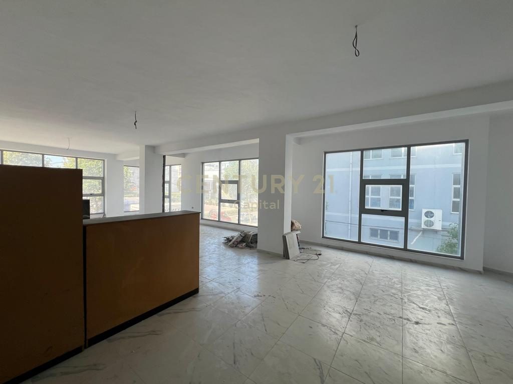 Ambient Komercial Me Qira në Kamez Qender, Tiranë | 130 m²
