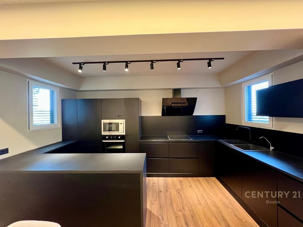 Long Hill Residence, jepet me qira Apartament 3+1+3 me 2 poste parkimi
