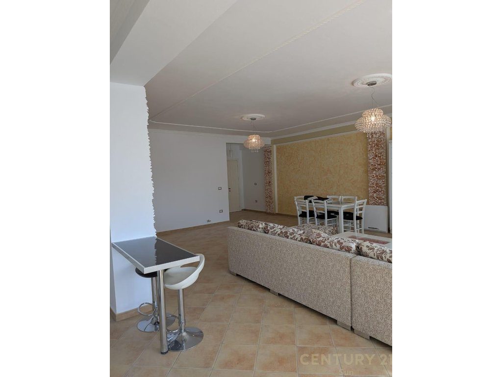 SHITET APARTAMENT 3+1 PRANE STADIUMIT DURRES!