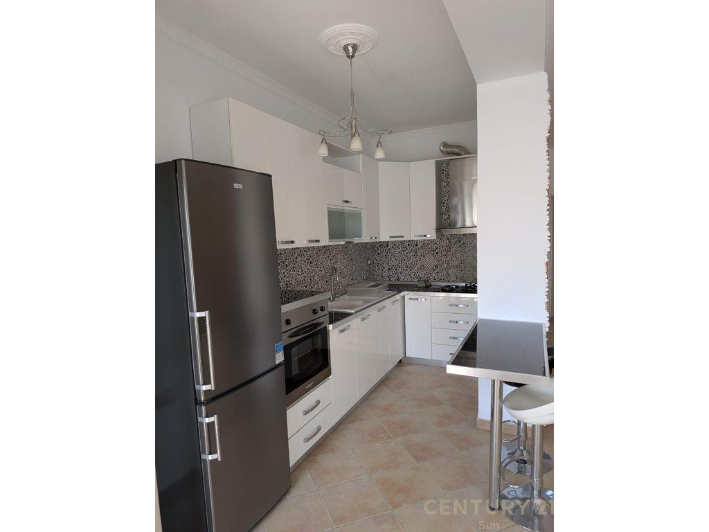 SHITET APARTAMENT 3+1 PRANE STADIUMIT DURRES!