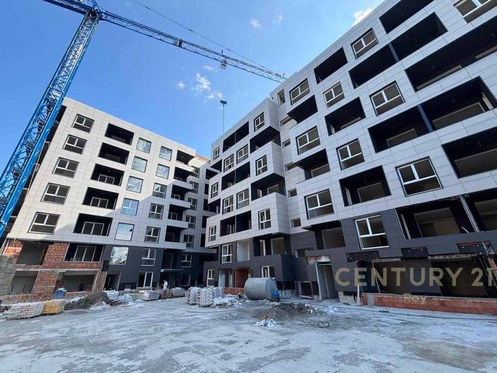 SHITET APARTAMENT 2+1 ME PAMJE DETI NE REZIDENCEN "MONTEVIDEO" TE MALI ROBIT.MUNDESI PAGESE ME KESTE! - Century 21 Alban...
