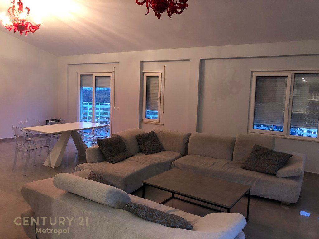PENTHOUSE PER SHITJE TEK LIQENI I THATE!