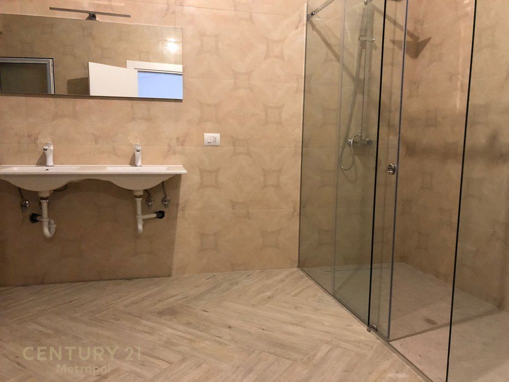 PENTHOUSE PER SHITJE TEK LIQENI I THATE!