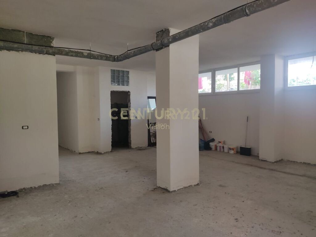 Ambient biznesi  me qira afër Rruges se Gjanë, Shkodër  | 191 m²