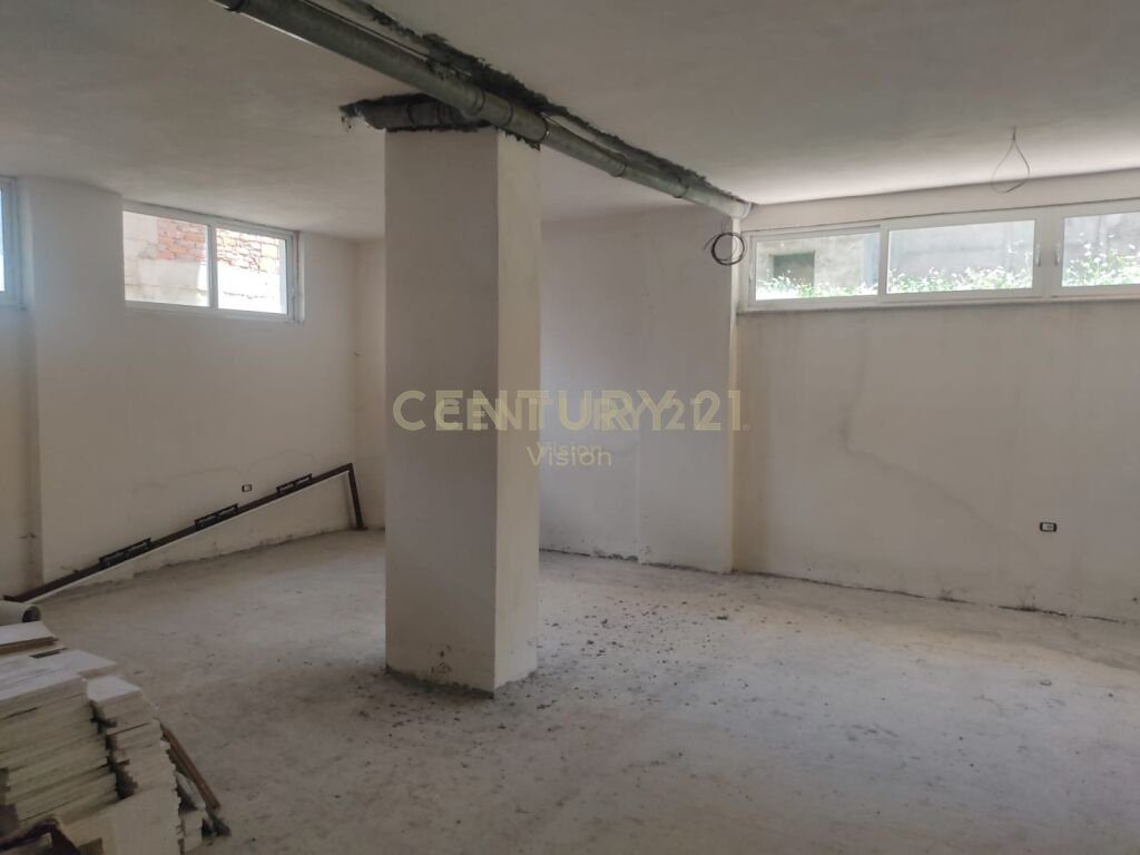Ambient biznesi  me qira afër Rruges se Gjanë, Shkodër  | 191 m²