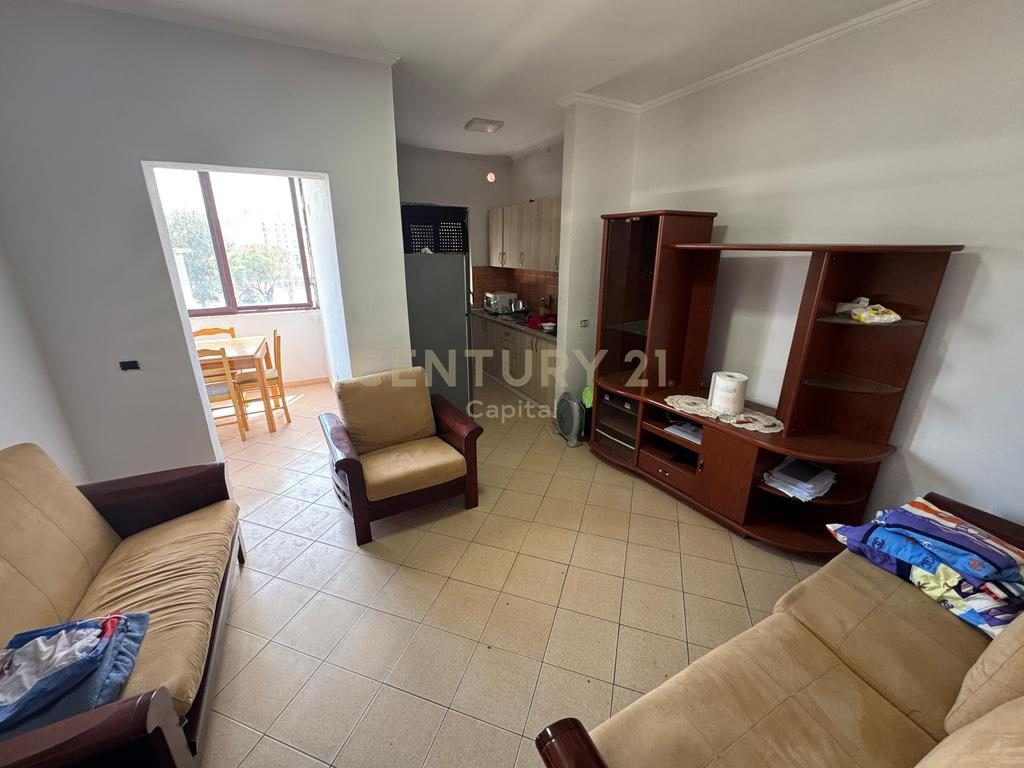 Shiten 2 garsoniere te Hotel Adriatiku Durres !