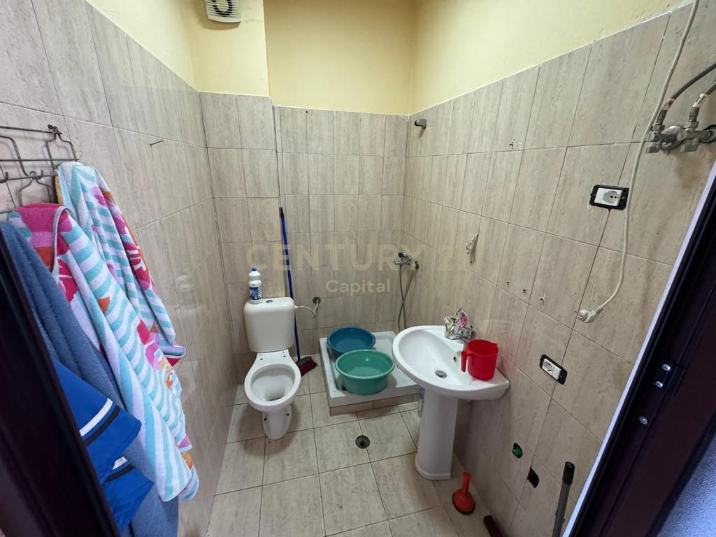 Shiten 2 garsoniere te Hotel Adriatiku Durres !