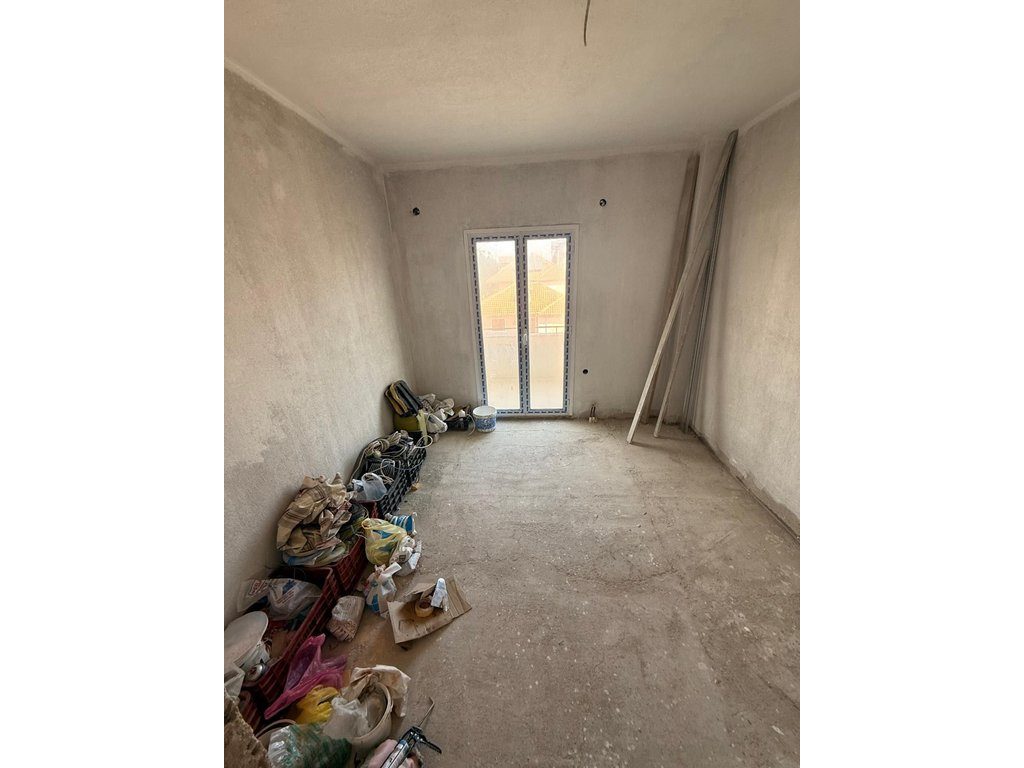 MUNDËSI UNIKE NË POGRADEC – APARTAMENT ME PAMJE NGA LIQENI!!!!