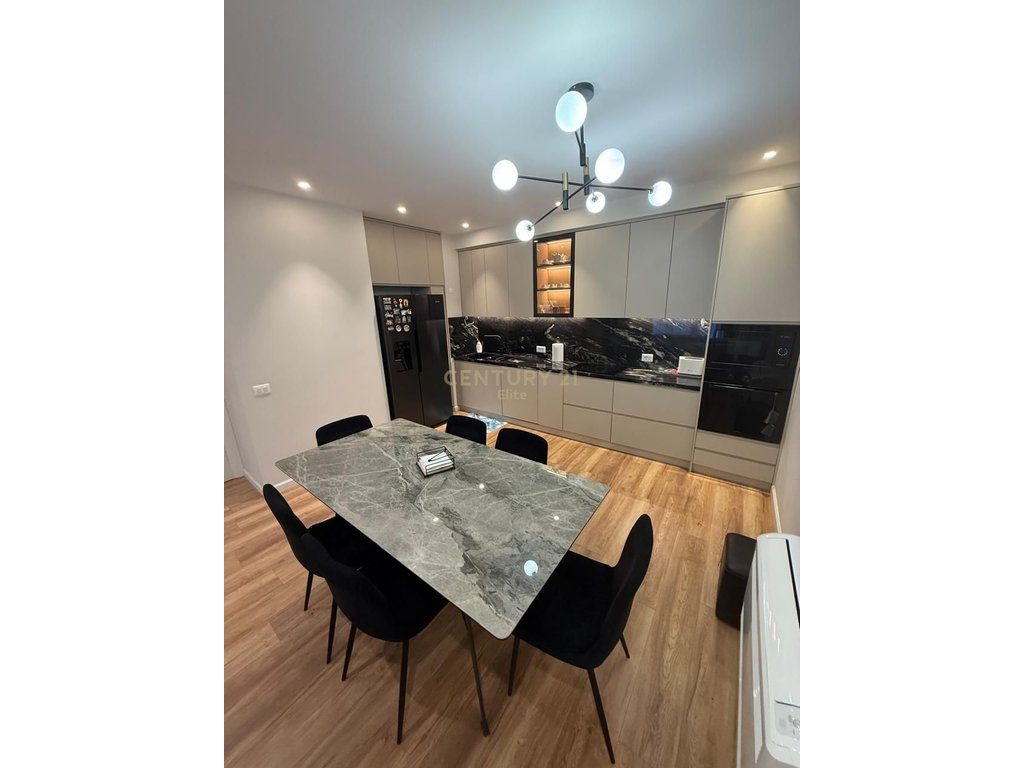 JEPET ME QIRA APARTAMENT MODERN 3+1+2+2 BALLKONE NE XHAMLLIK!