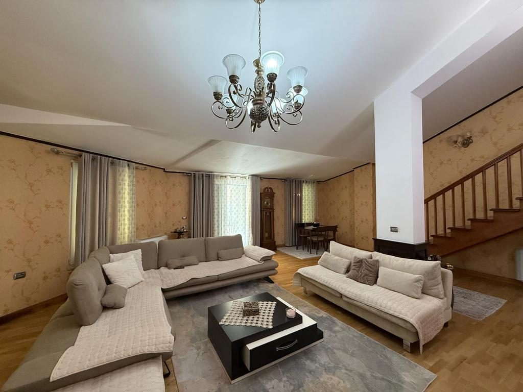 SHITET Duplex Luksoz 3 + 1 + 2 + verandë + post parkimi tek Liqeni i Thate !