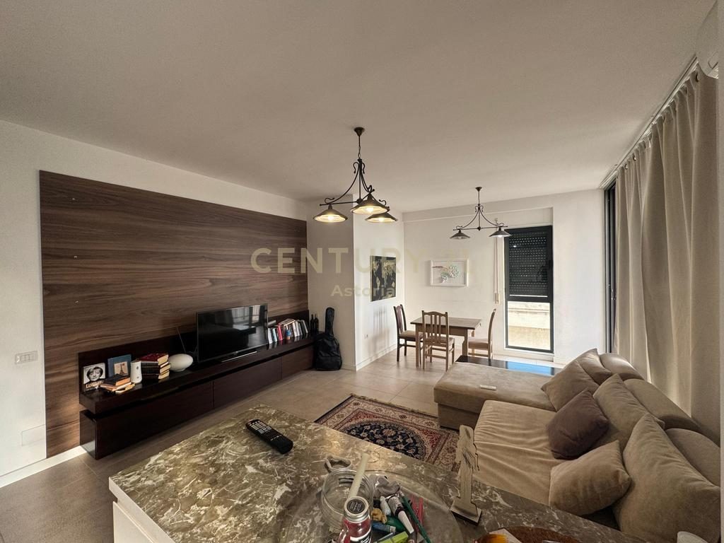 Shitet apartament 2+1+2 me dy ballkone në Fresk