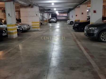Shitet Post Parkimi te Grand Gallery , Yzberisht