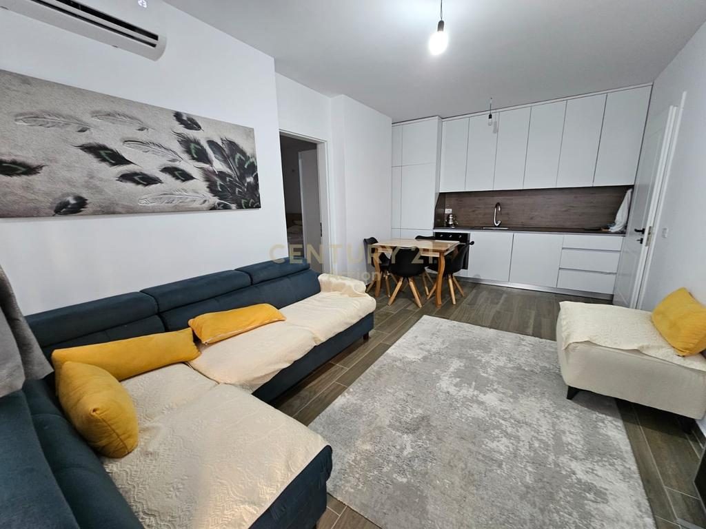 Shitet apartment 2+1+2me pamje nga deti, tek Hotel Wilson, Shengjin.