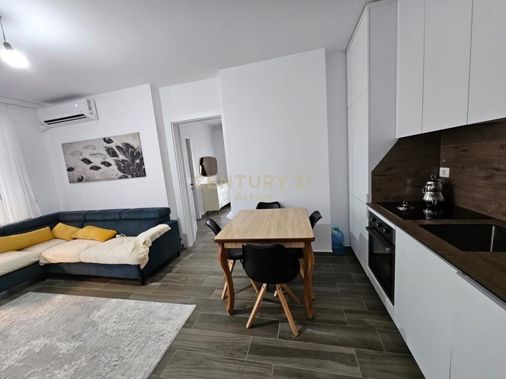 Shitet apartment 2+1+2me pamje nga deti, tek Hotel Wilson, Shengjin.